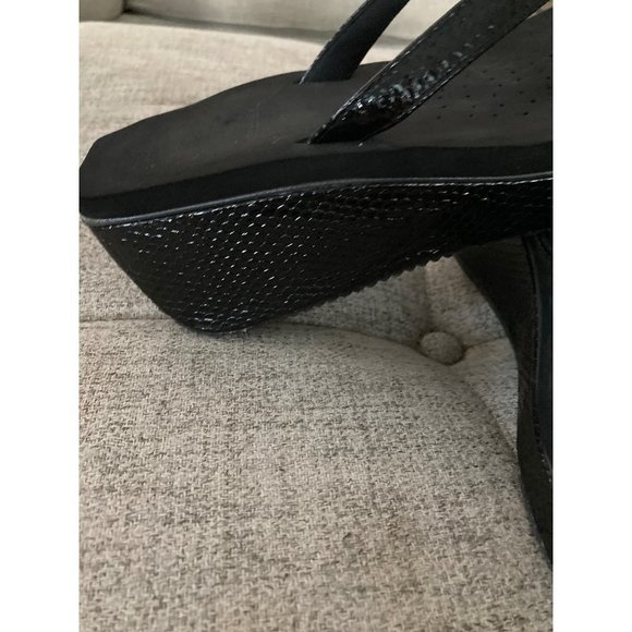 WOMENS black Volatile flip flops - Picture 6 of 10